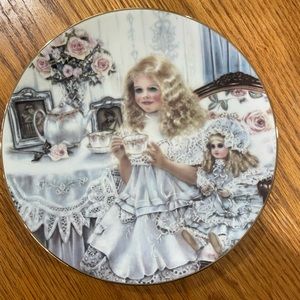 Collector Plate Heirlooms and Lace Series